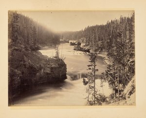 A Yellowstone zuhatag feletti zuhatagai alkotó: John K. Hillers