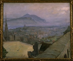 Kilátás Edinburghra a kastélyból, az Esplanade túloldalán az Arthur