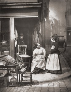 Régi bútorok a londoni utcai életből, J. Thomson és Adolphe Smith alkotó: John Thomson