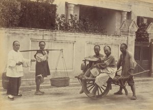 Utasokat szállító talicska, Sanghaj alkotó: John Thomson