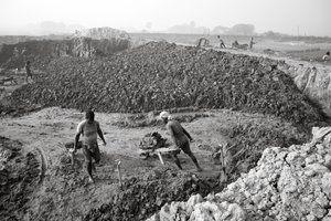 Téglagyárak Kalkuttában, India, 2016 (fotó) alkotó: Jon Nicholson