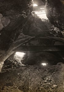 Album "Meine weltkriegs - Erinnerungen South-West Front (Karintia, Olaszország, Dél-Tirol) (Az én világháborúm - emlékek a délnyugati frontról Karintiában, Olaszországban, Trentino-Alto Adige) 1915.03.31.-12.11. 1918 - Josef Zohles Wien ": egy gyár romjai  alkotó: Josef Zohles