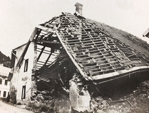 Album "Az én világháborúm – emlékek a délnyugati frontról Karintiában, Olaszországban, Trentino-Alto Adige" 1915.03.31-1918.12.11 - Josef Zohle Bécsje": egy ház romjai Ugovizben alkotó: Josef Zohles