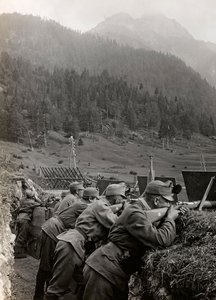 Album "Az én világháborúm – emlékek a délnyugati frontról Karintiában, Olaszországban, Trentino-Alto Adige" 1915.03.31.-1918.12.11. - Josef Zohles Bécs ": katonák a lövészárokban (b.