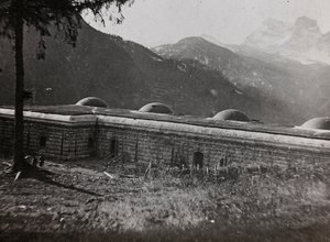 Album "Az én világháborúm – emlékek a délnyugati frontról Karintiában, Olaszországban, Trentino-Alto Adige" 1915.03.31-1918.12.11 - Josef Zohles Wien ": egy olasz erőd (b/w pho alkotó: Josef Zohles
