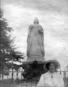 Viktória királynő szobra, College Green, Bristol, XX. század