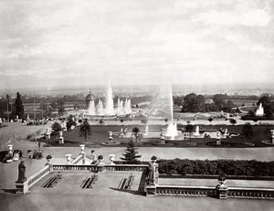 A londoni Kristálypalota: teraszok és szökőkutak, 1870 körül (fekete-fehér fotó)