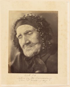 94 évesen, 72. házassági évfordulóján fényképezve [Egy idős nő fej- és vállportréja] alkotó: Julia Margaret Cameron