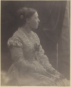 Anne Thackeray Ritchie, 1870. május. alkotó: Julia Margaret Cameron