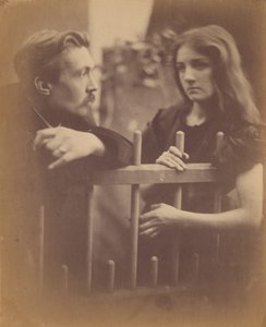 [Fiatal férfi és nő léckerítésnek támaszkodva] alkotó: Julia Margaret Cameron