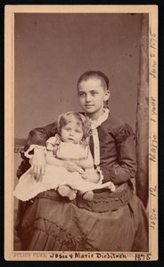 Herman Henry Diebitsch gyerekek csoportportréja, Marie és Josephine Josie, 1875. június 8. alkotó: Julius Ulke