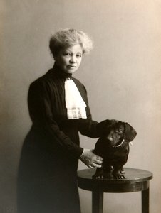 Alexandra Beketova-Blok, orosz író és fordító, kedvenc kutyájával, 19. század eleje alkotó: Karl August Fischer
