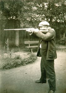 Szerző Alekszandr Ivanovics Kuprin (Alexandre Ivanovitch Kouprine) (1870-1938) Gatchinában.
