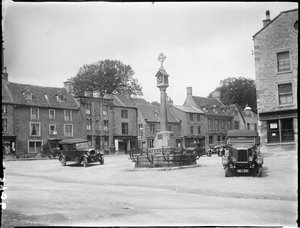 Piac tér, Stow-On-The-Wold, Cotswold, Gloucestershire, 1928. május 09. – 1928. május 23. (f/w fotó) alkotó: Katherine Jean Macfee