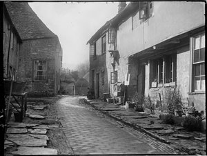 Old George Yard, Burford, Oxfordshire, 1924. április 22. – 1924. május 6. (f/w fotó)