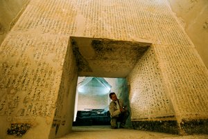 Egyiptom; Régészet; Óbirodalom; Szakkara, Audran Labrousse, francia misszió, I. Pepi, sírkamra alkotó: Kenneth Garrett