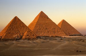 Egyiptomi Óbirodalom; Piramisok; Gízai-fennsík; Gíza; Egyiptom alkotó: Kenneth Garrett
