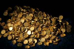 Aranytárgyak a Tillya Tepe leletből, baktriai nomádok hat sírja; 19..., 2004-ben fedezték fel (fotó) alkotó: Kenneth Garrett