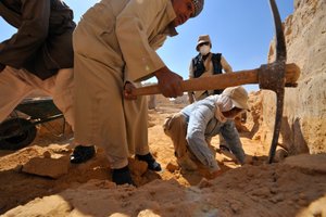 Last Pharaohs MM7836, Egyiptom, Taposiris Magna, Temple, Kathleen Martinez, Osiris, Isi..., 2011 (fénykép) alkotó: Kenneth Garrett