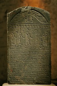 Padiset sztéléje, mészkő, késői időszak, Egyiptomi Múzeum, Kairó, 2002 (fotó) alkotó: Kenneth Garrett