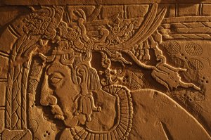 Templom 21 trónpad, Akhal Mo Nab király faragása, Palenque, Mexikó, 2005 (fotó) alkotó: Kenneth Garrett