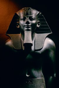 Thutmosis III, Thutmose III, Tuthmose III, szobor, Luxori Múzeum, Egyiptom, Újbirodalom, Egyiptom alkotó: Kenneth Garrett