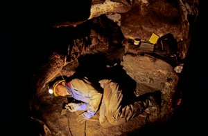 Kik voltak az első amerikaiak, Timothy Heaton, ásatás, On your Knees Cave, Prince..., 2008 (fotó) alkotó: Kenneth Garrett