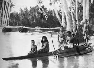 Egy kitámasztós szamoai kenu és utasai, 1902 alkotó: Kerry and Co
