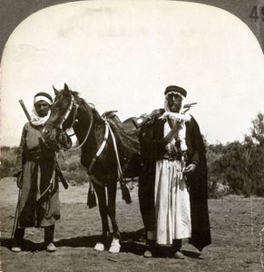 Egy sejk és testőre, Szíria, 1900-as évek.
