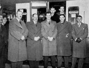 Útban Wolverhamptonba az Anglia–Wales labdarúgó-mérkőzésre, 1936 alkotó: Keystone View Company