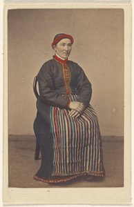 Lány Osterfjordenből. [norvég viseletű nő, ül] alkotó: Knud Knudsen