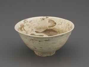 Teástál (koraijawan), 16. század második fele (porcelán átlátszó mázzal, aranylakk javítás)