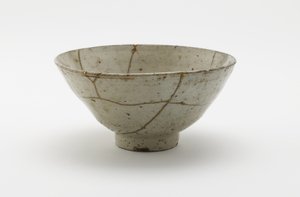 Teástál (koraijawan), 16. század második fele (porcelán átlátszó, halványkék mázzal, aranylakk javítással) alkotó: Korean School