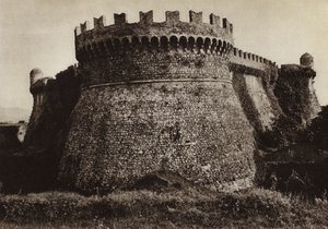 Olaszország: Castello Sarzanello (f/w fotó) alkotó: Kurt Hielscher