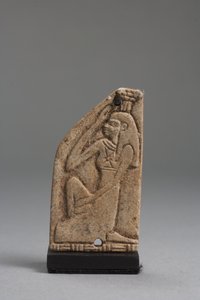 Nephthys plakett (fajansz) (lásd még: 325655, 325657 és 325658)
