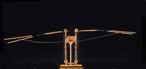 Gép szárnyas szárnyas repüléshez. Modell Leonardo da Vinci (Leonardo da Vinci) rajzából. Tudományos és Technológiai Múzeum, Milánó. alkotó: Leonardo da (after) Vinci