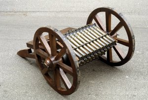 Rotációs botfegyver. Leonardo da Vinci (Leonardo da Vinci) rajzából készült makett.