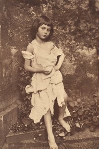 Alice Liddell mint A kolduslány, 1858.