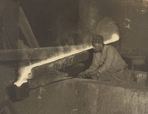 [Kovácssegéd, Baldwin mozdonygyár] alkotó: Lewis W. Hine
