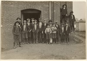 [Noon Hour, King Mfg. Co., Augusta, Georgia] alkotó: Lewis W. Hine