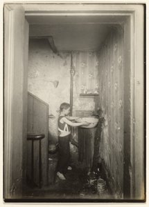 Egy csap az egész bérházra, N.Y. alkotó: Lewis W. Hine