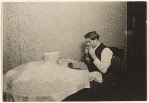 Cigaretták sodrása N.Y. Tenementben/[Házi feladat]