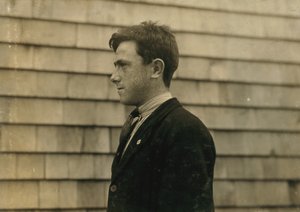 A 15 éves James Cooney, ír bevándorló a Massachusetts állambeli Fall Riverben... alkotó: Lewis Wickes Hine