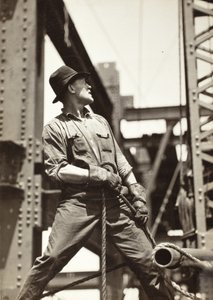 Darukezelő az Empire State Building tetején alkotó: Lewis Wickes Hine