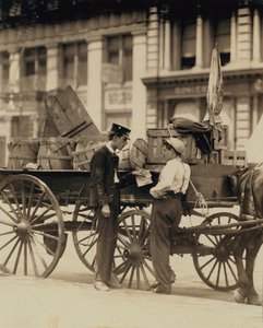 Messenger fiúk beszélgetésen a New York-i Union Square-en alkotó: Lewis Wickes Hine