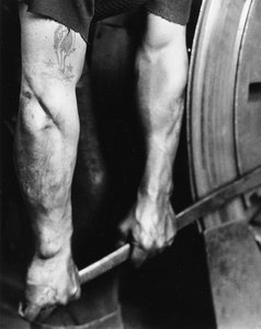 Vasúti munkás – Meghúzó kerék, 1925, nyomtatva 1931 alkotó: Lewis Wickes Hine