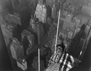 Raising the Mast, The Empire State Building, 1939 alkotó: Lewis Wickes Hine