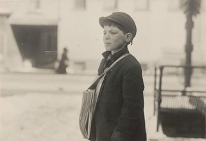Tony Casale, Bologna, 11 éves, 4 éve árul újságokat, Hartford..., 1909. március. alkotó: Lewis Wickes Hine
