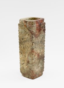 Kilenc rétegű cső (cong 琮) maszkokkal, Kr.e. 3300-2250 (jáde, nefrit)
