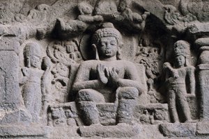 Buddhát ábrázoló dombormű, Karla barlangok, Maharashtra, India, 2. század. alkotó: Unbekannt Unbekannt